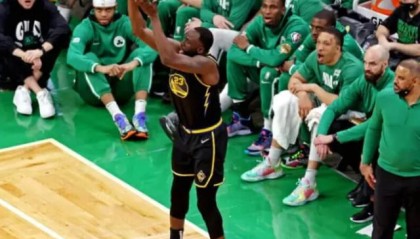 开云-7年前科尔变阵救勇士 格林低迷发挥让他再临抉择