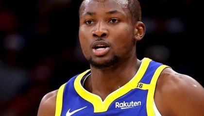 拿谁换？美记：国王有意让库明加担任首发，勇士最近正在听取报价